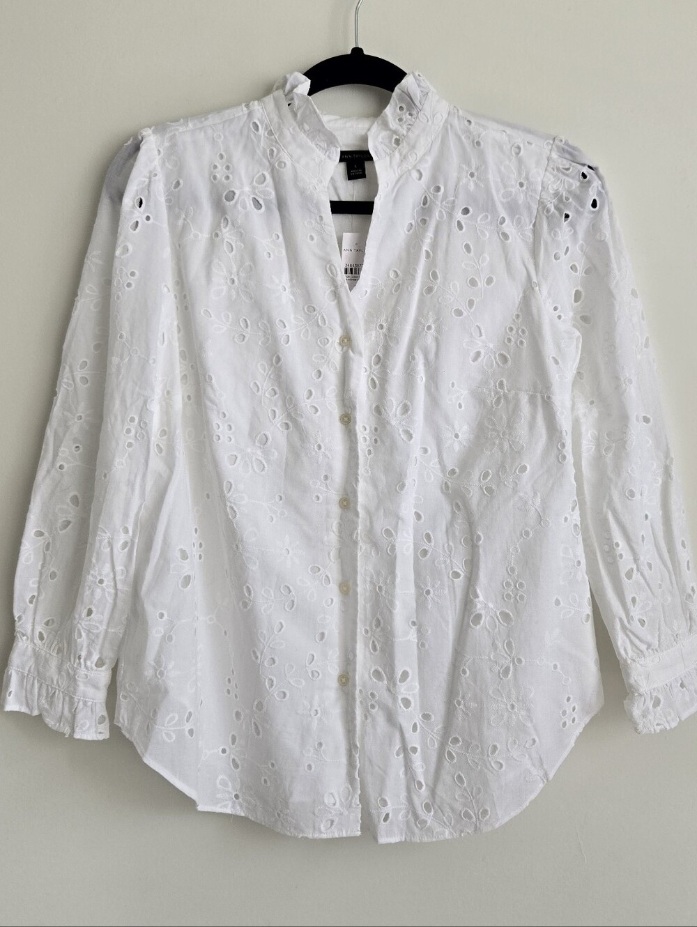 Ann Taylor Ruffle Collar Embroidered Floral White Shirt. Size S (H7)